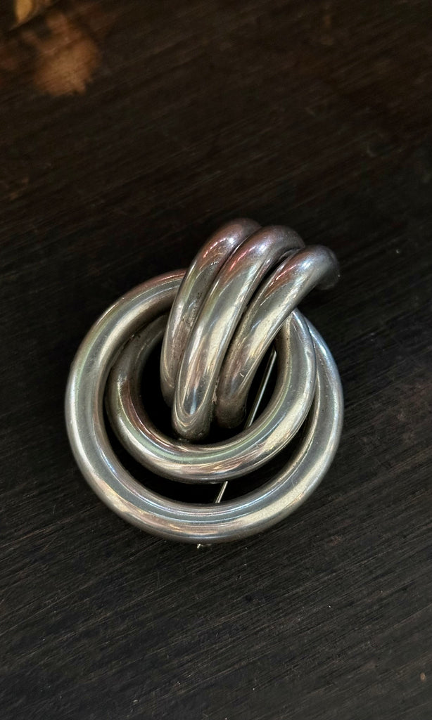 NEW CONNECTIONS Sterling Silver Circle Knot Link Brooch