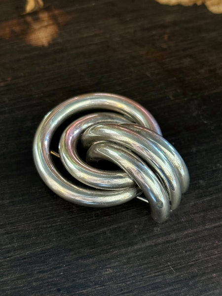 NEW CONNECTIONS Sterling Silver Circle Knot Link Brooch