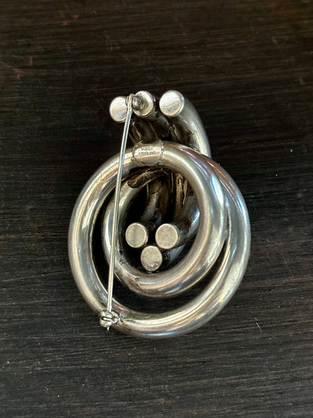 NEW CONNECTIONS Sterling Silver Circle Knot Link Brooch
