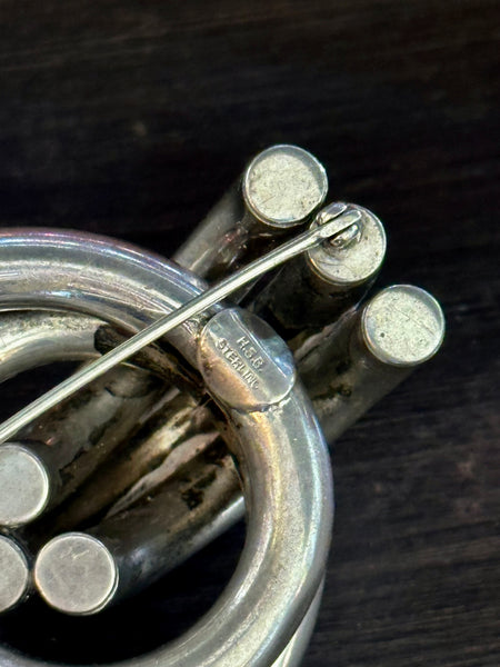 NEW CONNECTIONS Sterling Silver Circle Knot Link Brooch