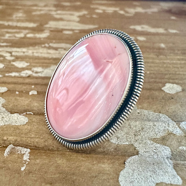 WYDELL BILLIE Navajo Pink Conch Shell and Sterling Silver Oval Ring • Size 7 Adjustable