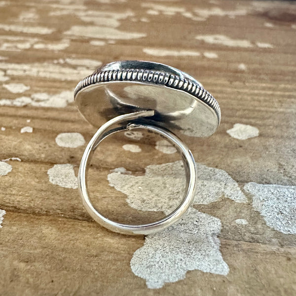 WYDELL BILLIE Navajo Pink Conch Shell and Sterling Silver Oval Ring • Size 7 Adjustable