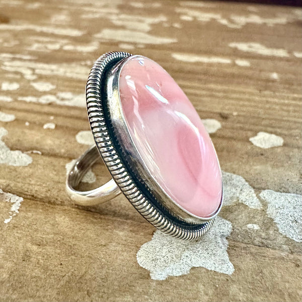 WYDELL BILLIE Navajo Pink Conch Shell and Sterling Silver Oval Ring • Size 7 Adjustable