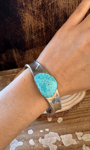 VINTAGE ELEGANCE Turquoise and Sterling Silver Cuff