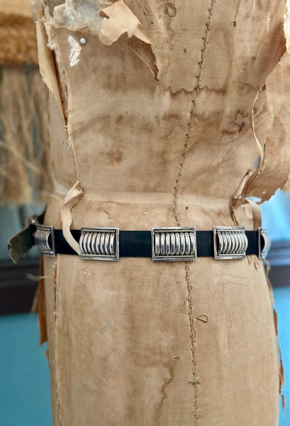TOM CHARLEY Sterling Silver Scalloped Concho Leather Belt • Sm. to Med.