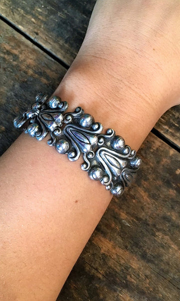SILVER STRIKE 1950s Mexican Sterling Silver Aztec Pre Columbian Bracelet