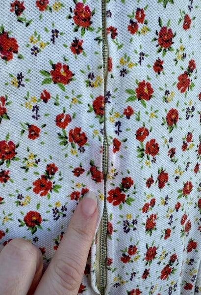 PICNIC PARTY Vintage 50s Floral Dress • Medium