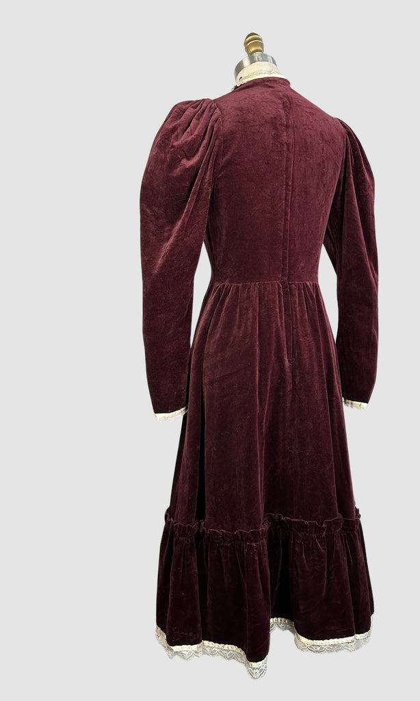 PRAIRIE TALE 70s Gunne Sax Victorian Style Velveteen Dress • Small – Love Street Vintage PRAIRIE TALE 70s Gunne Sax Victorian Style Velveteen Dress • Small – Love Street Vintage