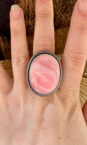 WYDELL BILLIE Navajo Pink Conch Shell and Sterling Silver Oval Ring • Size 7 Adjustable