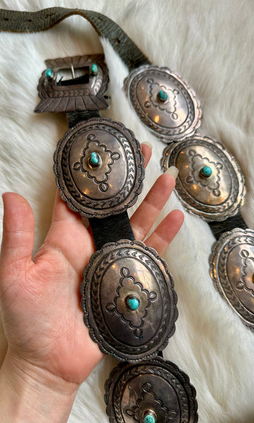NAVAJO SILVER CONCHO Vintage Leather Belt • Medium