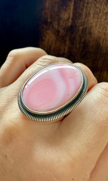 WYDELL BILLIE Navajo Pink Conch Shell and Sterling Silver Oval Ring • Size 7 Adjustable