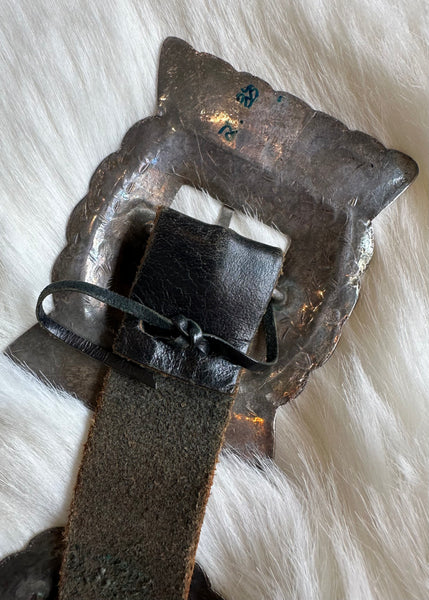 NAVAJO SILVER CONCHO Vintage Leather Belt • Medium