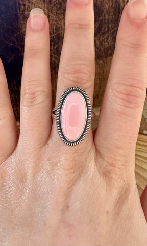 BEACH LOVE Pink Conch Shell and Sterling Silver Oval Ring • Size 6 1/4" Adjustable
