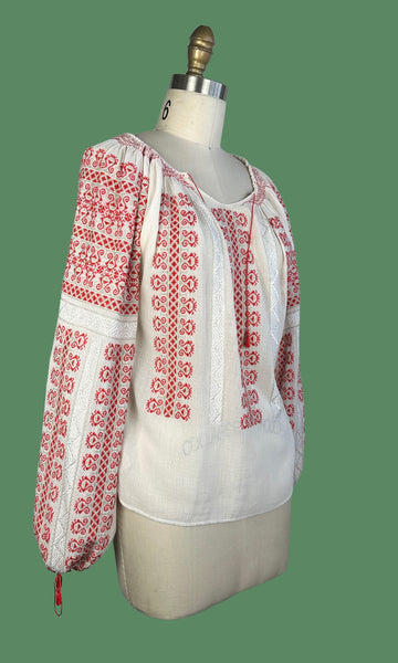 NICE FOLKS Vintage 70s Romanian Hand Embroidered Blouse • Medium