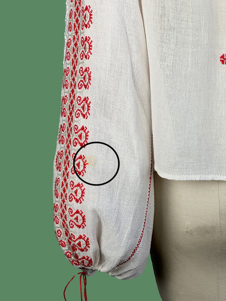 NICE FOLKS Vintage 70s Romanian Hand Embroidered Blouse • Medium
