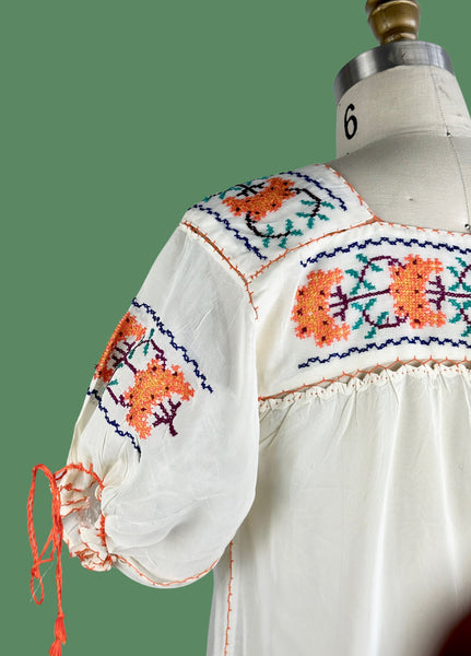 NICE FOLKS 60s Floral Embroidered Mexican Blouse • Small