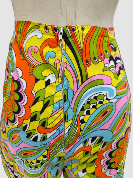 VINTAGE PSYCHEDELIC 60's Shorts • 30"