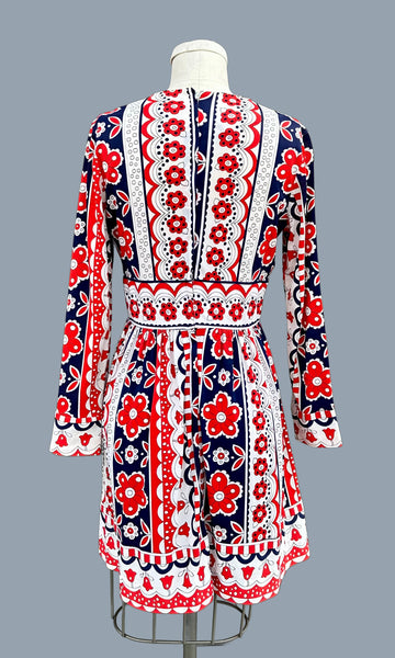 SHAWN JRS. PETITE Vintage 60s Mini Dress • Small