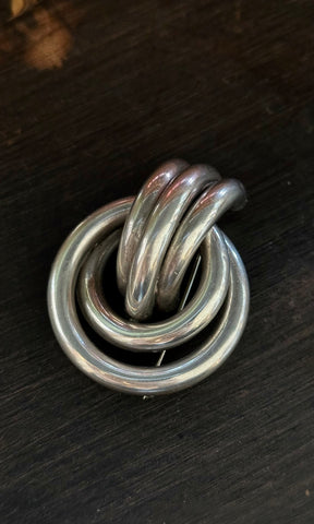NEW CONNECTIONS Sterling Silver Circle Knot Link Brooch