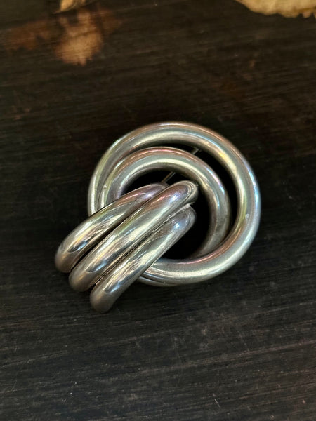 NEW CONNECTIONS Sterling Silver Circle Knot Link Brooch