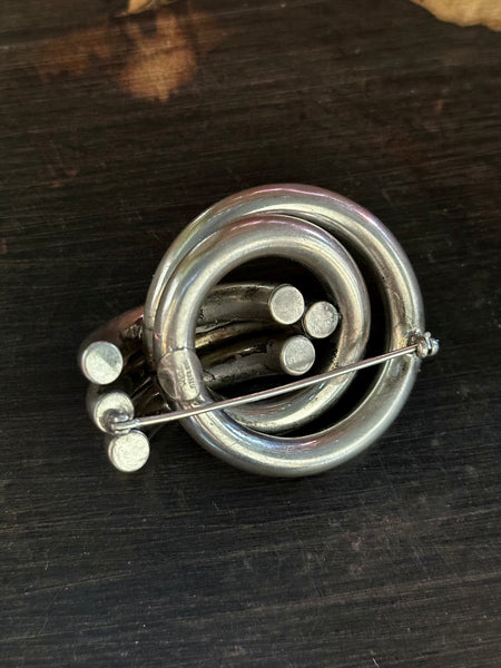 NEW CONNECTIONS Sterling Silver Circle Knot Link Brooch