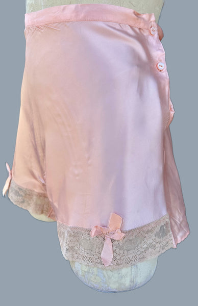 VINTAGE 40's BLOOMERS • 28"
