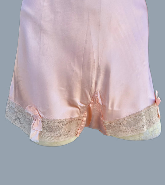 VINTAGE 40's BLOOMERS • 28"