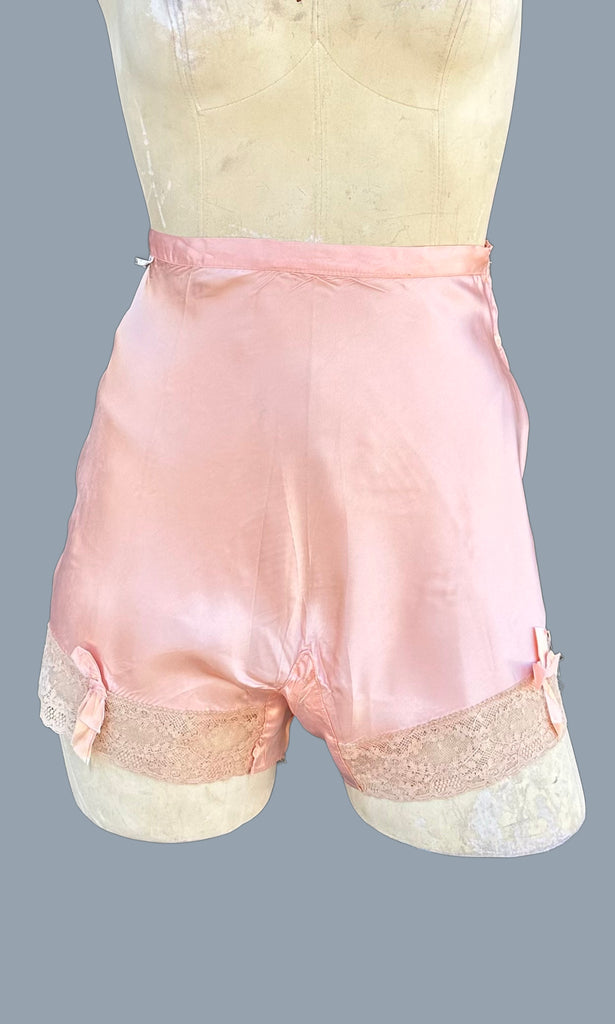 VINTAGE 40's BLOOMERS • 28"
