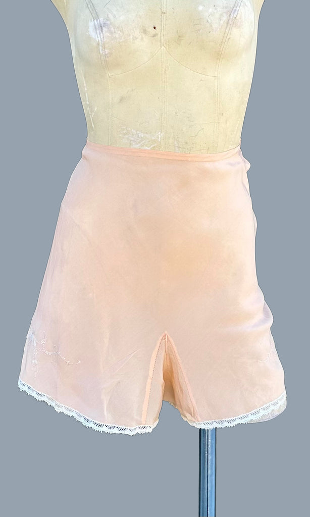 LORD AND TAYLOR Vintage 40's Silk Bloomers • 30"