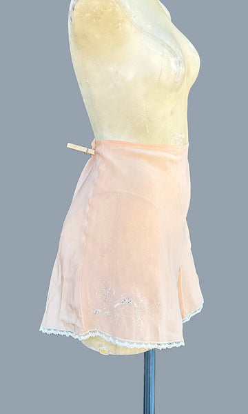 LORD AND TAYLOR Vintage 40's Silk Bloomers • 30"