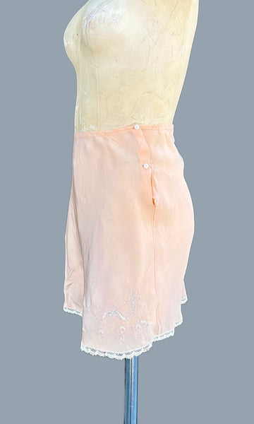 LORD AND TAYLOR Vintage 40's Silk Bloomers • 30"
