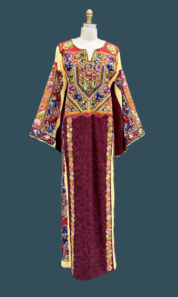 palestinian dress Manajil Samer Embroidered White Thobe Maxi Long Sleeves Kaftan Palestinian Embroidery Please Consider 2% mistake in measurement Its recommended to share the bust size with me in order to make sure that your selection is correct. thob no. 1 Nol