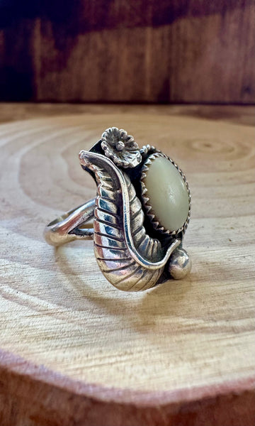MOTHER OF PEARL Vintage Sterling Silver Statement Ring • Size 5 1/4