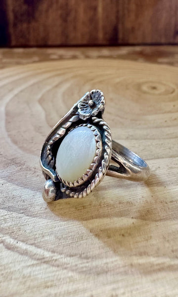 MOTHER OF PEARL Vintage Sterling Silver Statement Ring • Size 5 1/4
