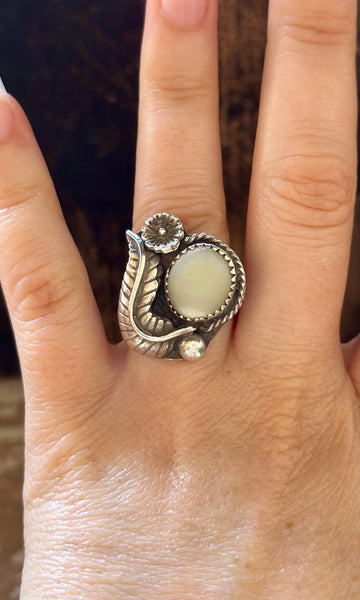 MOTHER OF PEARL Vintage Sterling Silver Statement Ring • Size 5 1/4