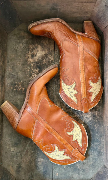 VINTAGE DINGO 1980s Leather Western Boots • Womens 6