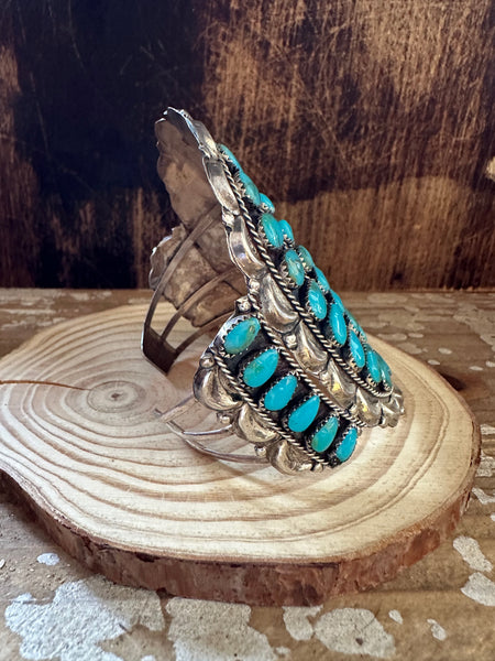 BLUE HOWLITE CLUSTER Cuff 48g