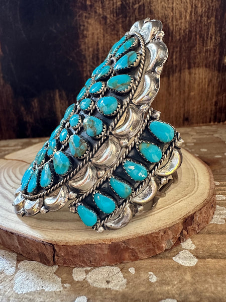 BLUE HOWLITE CLUSTER Cuff 48g