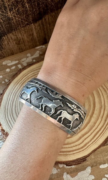 BOBBY BEGAY HORSES Silver Cuff 56g