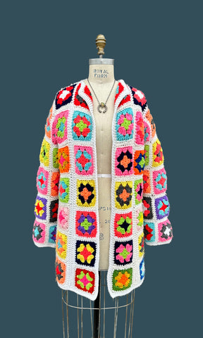 WHITE GRANNY SQUARE Vintage 70s Crochet Knit Sweater • Med. to Lg.