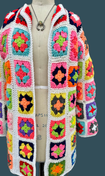 WHITE GRANNY SQUARE Vintage 70s Crochet Knit Sweater • Med. to Lg.