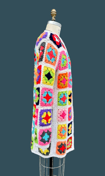 WHITE GRANNY SQUARE Vintage 70s Crochet Knit Sweater • Med. to Lg.