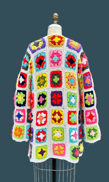 WHITE GRANNY SQUARE Vintage 70s Crochet Knit Sweater • Med. to Lg.