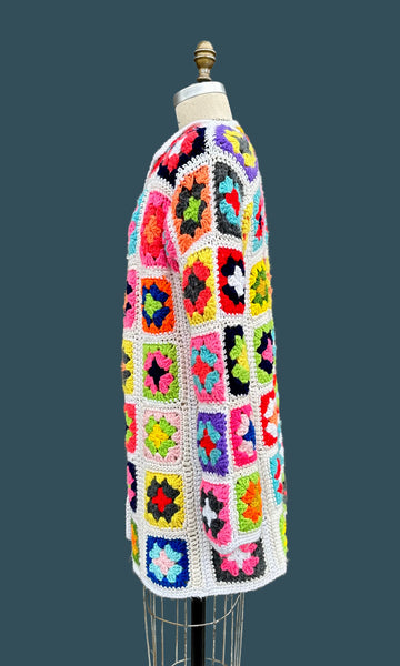 WHITE GRANNY SQUARE Vintage 70s Crochet Knit Sweater • Med. to Lg.