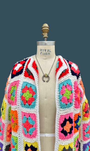 WHITE GRANNY SQUARE Vintage 70s Crochet Knit Sweater • Med. to Lg.