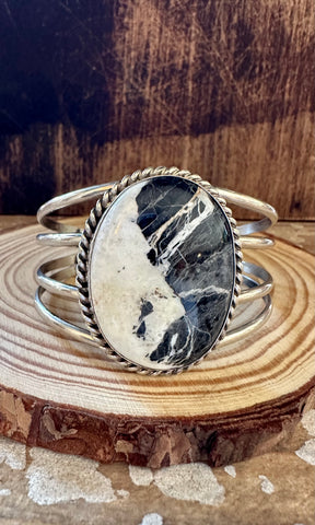 YIN YANG Augestine Largo White Buffalo & Silver Cuff 50g