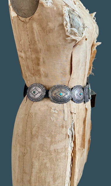 NAVAJO SILVER CONCHO Vintage Leather Belt • Medium