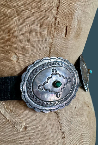 NAVAJO SILVER CONCHO Vintage Leather Belt • Medium