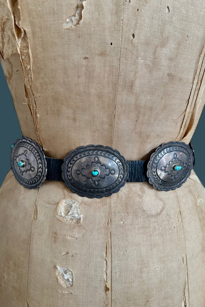 NAVAJO SILVER CONCHO Vintage Leather Belt • Medium