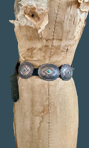 NAVAJO SILVER CONCHO Vintage Leather Belt • Medium